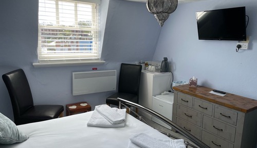 Standard Double Room, Ensuite, Harbor View (3rd flr cosy double rm 6)
