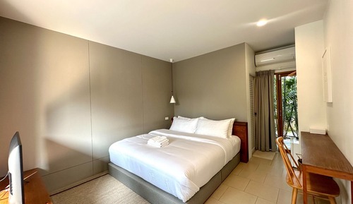 Superior Room, Pool View