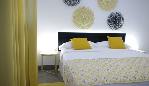 Deluxe Double Room, 1 Queen Bed (Yellow)