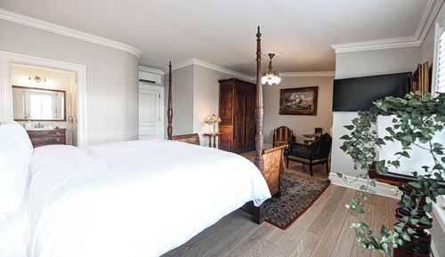 Superior Room, 1 King Bed, Lake View, Annex Building