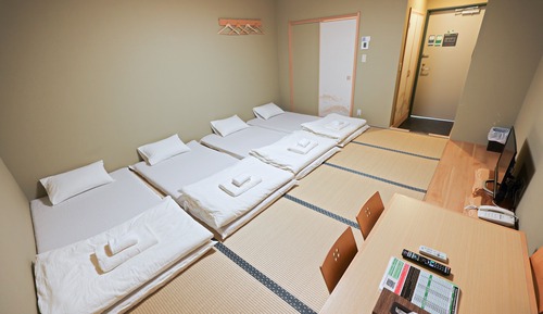 Room (302)