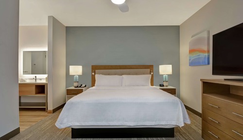 Studio, 1 King Bed, Accessible, Bathtub