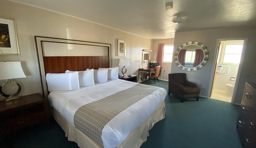 Luxury Single Room, 1 King Bed, Mountain View