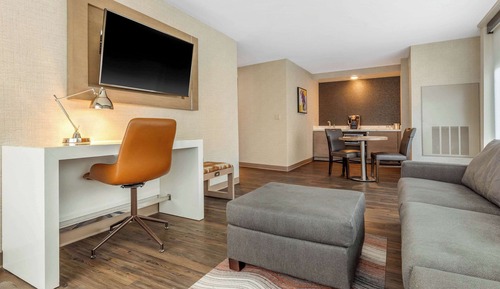 Suite, 1 King Bed, Accessible, Non Smoking