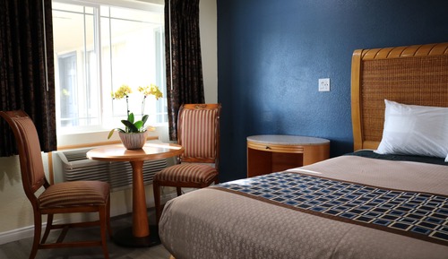 Premium Room, 1 King Bed, Mobility Accessible, Non Smoking