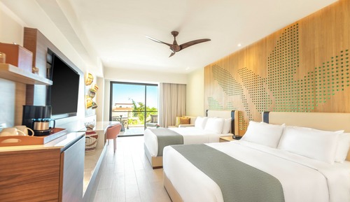 Junior Suite, Oceanfront (Club, Double)