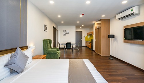 Superior Studio, 1 Queen Bed, Non Smoking, City View