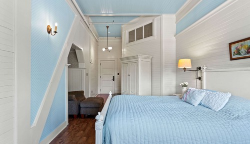 Minnesota Room (208)