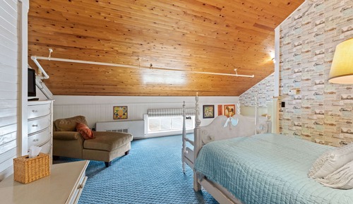 GG's Attic (206)