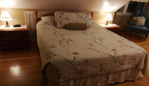 Basic Room, 1 Queen Bed