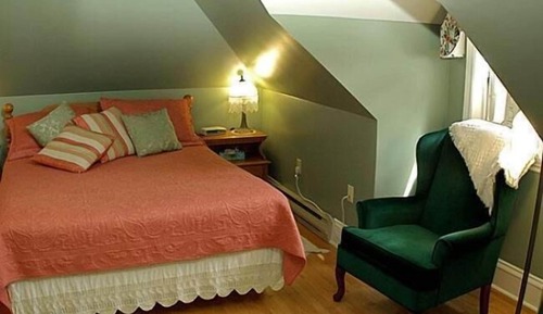 Basic Room, 1 Queen Bed