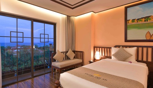 Deluxe Family Room, Partial Ocean View
