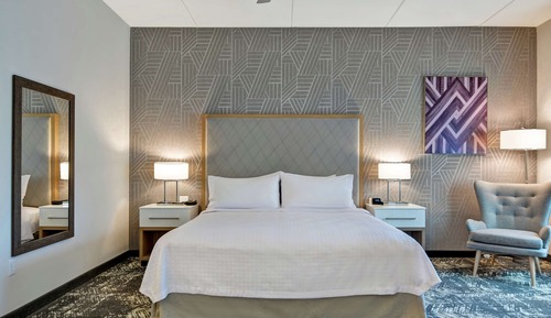 Studio Suite, 1 King Bed with Sofa bed, Accessible (Mobility & Hearing, Roll-in Shower)