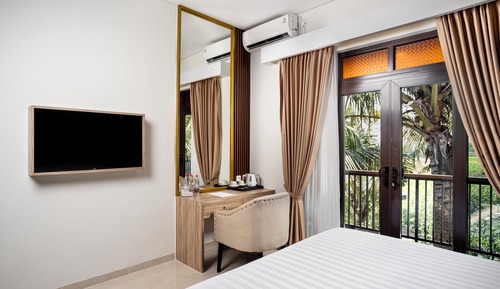 Deluxe Room, 1 Queen Bed, Terrace, Garden View