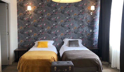 Deluxe Double Room, Bathtub
