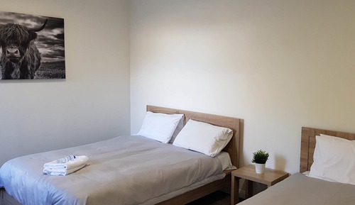 Standard Queen and Single Room, Multiple Beds, Shared Bathroom