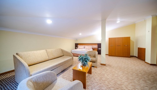 Family Room, Connecting Rooms
