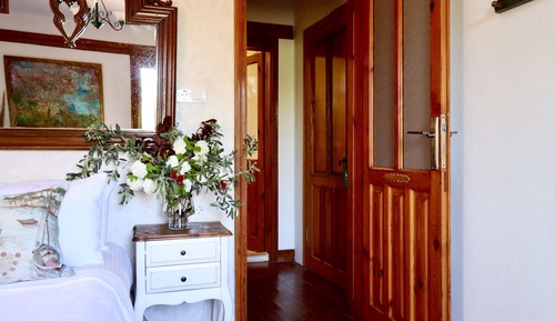 Comfort Room, Courtyard View