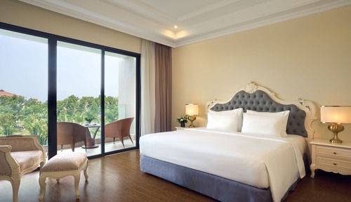 Deluxe Room, 1 King Bed, Garden View