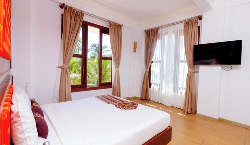 Family Room, Garden View
