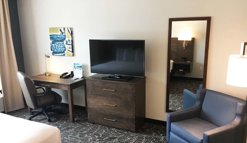 Deluxe Studio, 1 King Bed, Accessible