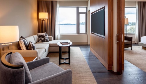Executive Suite, Lake View