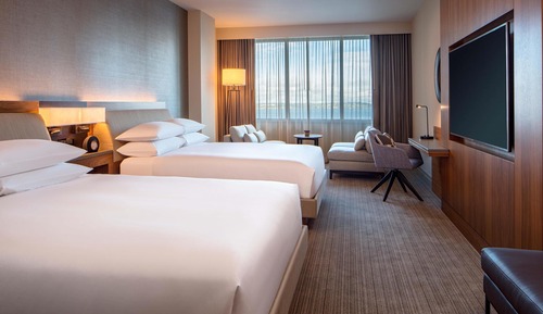 Room, 2 Queen Beds, Lake View