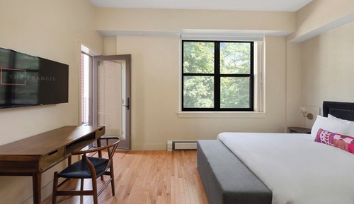 Premier Room, 1 King Bed, Balcony, Garden View