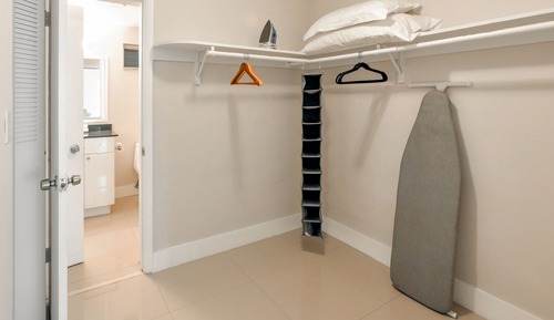 Designer Deluxe One Bedroom Aparment