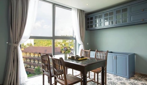 Family Room, Mountain View