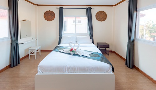 4 Queen Beds Suite Non-Smoking 3BR