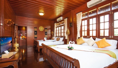 2 King Beds 1 Bedroom
