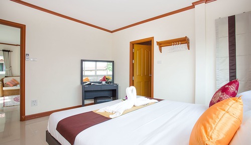1 Queen Beds 1 Bedroom with living room