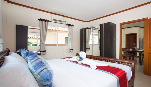 Suite-3 Rooms 3 Queen Beds