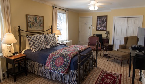 Studio, 1 Queen Bed (Penn Franklin)