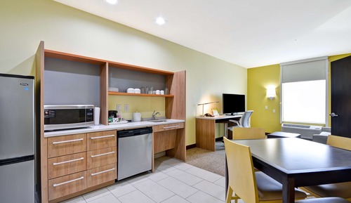 Suite, 1 King Bed, Accessible, Non Smoking (Hearing)