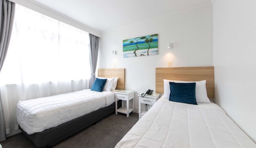 Family Suite, 1 Bedroom, Kitchenette, Garden View (Unit 1)