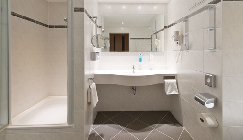single room without aircondition and with street view