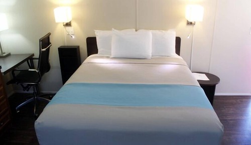 Standard Room, 1 Queen Bed