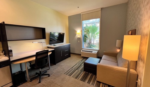 Suite, 1 King Bed, Accessible (Hearing)