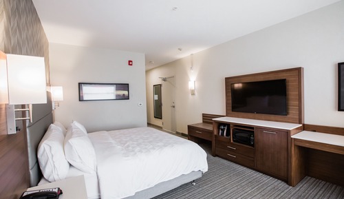 Standard Room, 1 King Bed, Accessible Bathtub (Communications)