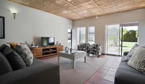 Comfort House, 2 Bedrooms, Vineyard View, Garden Area