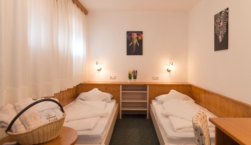 Room, Connecting Rooms