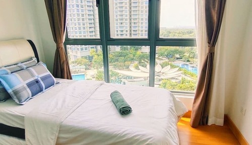 Basic Apartment, City View