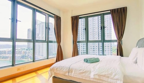 Basic Apartment, City View