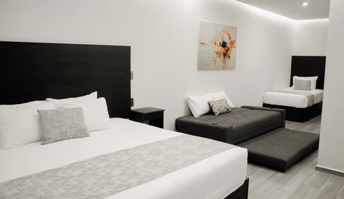 Family Room, Multiple Beds