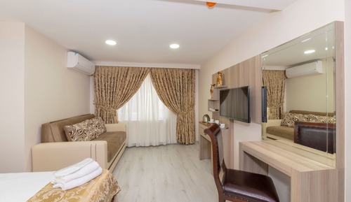 Grand Triple Room