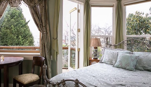 Superior Room, 1 Queen Bed (Sheila's Chapeau)