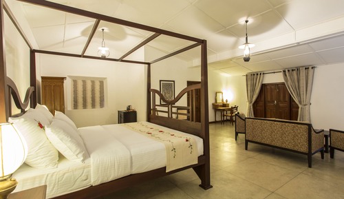 Bungalow Room