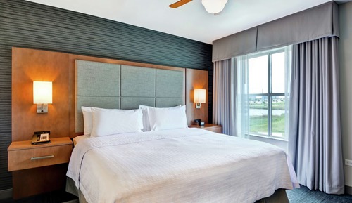 Suite, 1 King Bed, Accessible, Bathtub